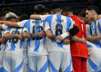 La Selección argentina de futsal va por el pase a la final del Mundial