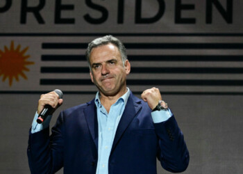 Yamandú Orsi se impone en el balotaje y es el nuevo presidente de Uruguay