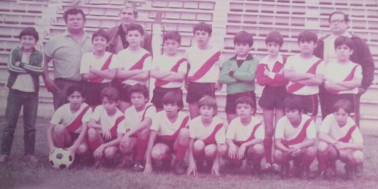 EQUIPAZO. Villalba, arriba a la izquierda, con la categoría 72 de Guaraní.