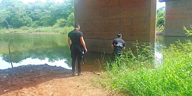 PERICIAS. En el lugar donde hallaron los cuerpos de las víctimas hay hasta unos cuatro metros de profundidad.
