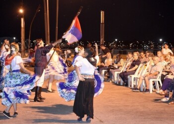 Derroche de música, danza y tradición en el homenaje a Andrés Guacuraí en la costanera