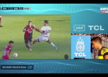 Insólito: el VAR expulsó a dos futbolistas en la misma acción en Gimnasia vs. Newell’s