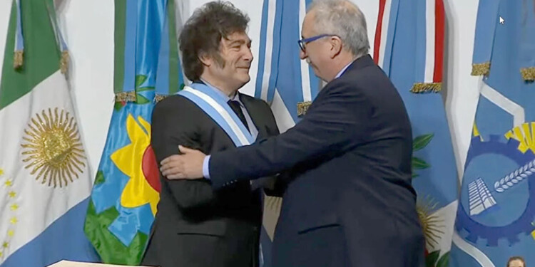 DIÁLOGO Y GOBERNABILIDAD. Es lo que sostiene la relación del gobernador Passalacqua con el presidente Milei.