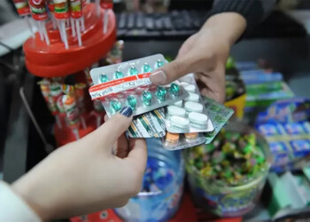 Comprar medicamentos de venta libre también tiene sus riesgos: ¿Cuáles son?