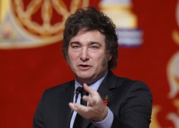 Pasa lo de siempre: Ella y él