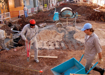 Obra pública: por el ajuste y la recesión, se vende la mitad de cemento que en 2023