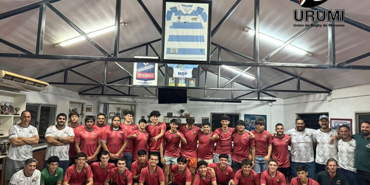 HAY EQUIPO. Jugadores y staff técnico del Seleccionado M-17, en la previa al viaje a Catamarca para el Argentino.