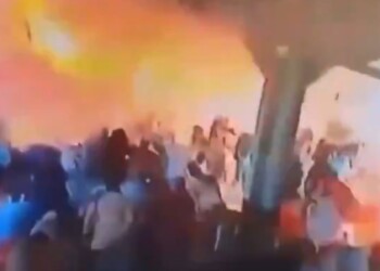 Atentado suicida en una estación de tren en Pakistán