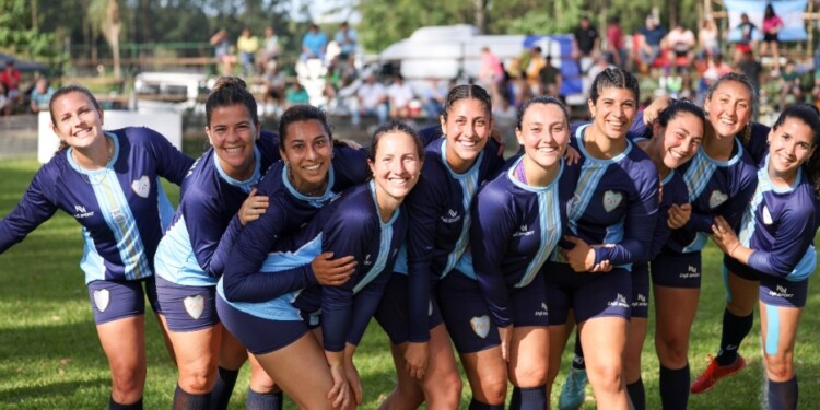VAN POR MÁS. El equipo argentino de faustball mañana  irá por el pase a semis.