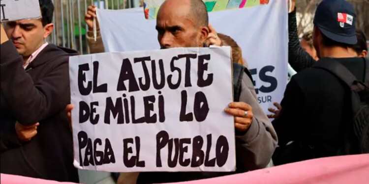 TARIFAZOS. La energía se suma al agua, el combustible, el gas y otros servicios que se dispararon este año.