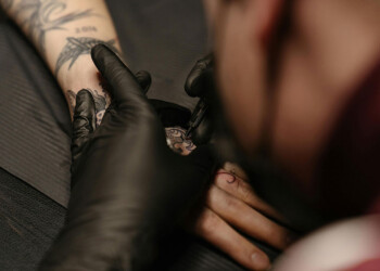 En verano repunta la demanda de tatuajes: “Muchos aprovechan el aguinaldo”