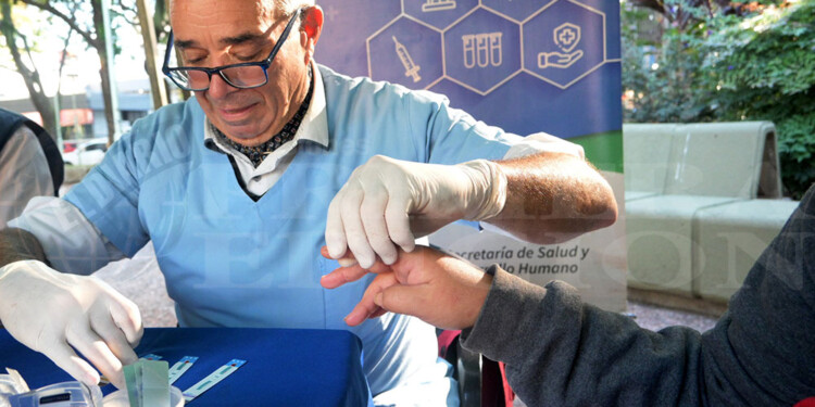 LUNES Y MARTES EN LA PLAZA. Los testeos rápidos son gratuitos y se obtienen los resultados en apenas 15 minutos.