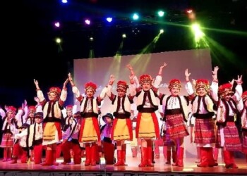 La Asociación Cultural Ucraniana “27 de Agosto” cierra el año con un gran festival de danzas típicas