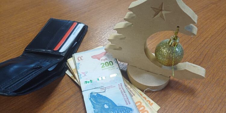 BILLETERAS FLACAS. El medio aguinaldo se liquida con profundas diferencias, ya que dependen de la decisión de sus Ejecutivos.