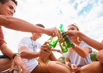 “Vender alcohol a un menor es ilegal. Si lo consiguen es por culpa de los adultos”