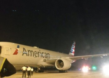 Aterrizaje de emergencia en Ezeiza tras escuchar golpes en la bodega del avión