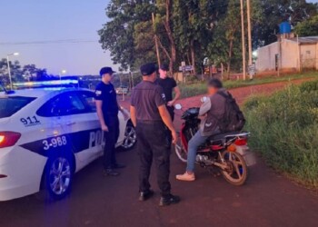 Motociclista despistó y terminó en comisaría