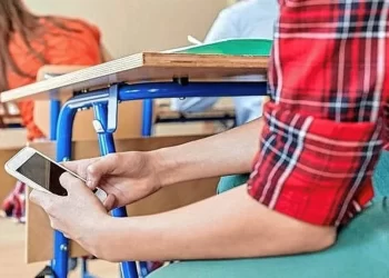 El San Basilio prohibió a los alumnos ingresar al colegio con celulares