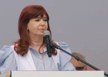 CFK apuró a Milei: “Si sos tan guapo desregulá los medicamentos”