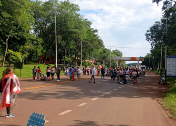 Docentes cortan la ruta nacional 12 en el Peaje Colonia Victoria