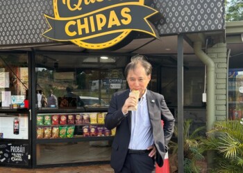El embajador de Japón en Argentina probó las chipas de Santa Ana