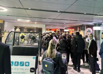 Desalojan aeropuerto en Londres por amenazas de bombas