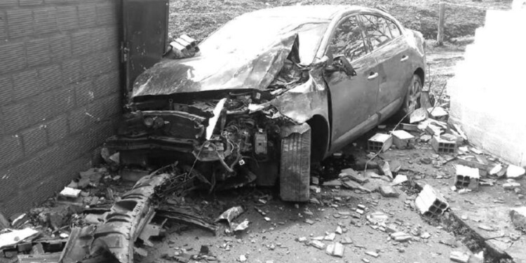 IMPRUDENCIA AL VOLANTE. El gitano iba al mando de este automóvil que dejó heridos gravísimos en 2019.