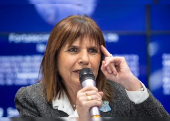 Bullrich presentó una denuncia penal contra Di Zeo