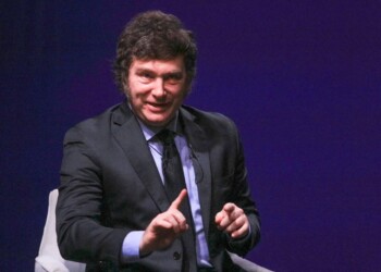 Milei llegó a Estados Unidos donde se reunirá con Donald Trump