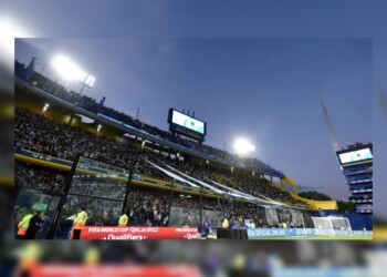 40 misioneros de la Peña de Boca viajaron a La Bombonera a alentar a la Selección