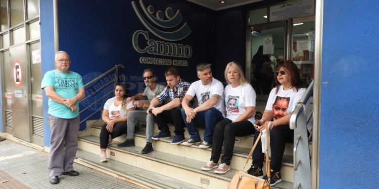 SIN RESPUESTAS. Jésica Velázquez (izquierda de la imagen) y sus familiares aguardan desde septiembre de 2018 que la Justicia misionera esclarezca el caso.