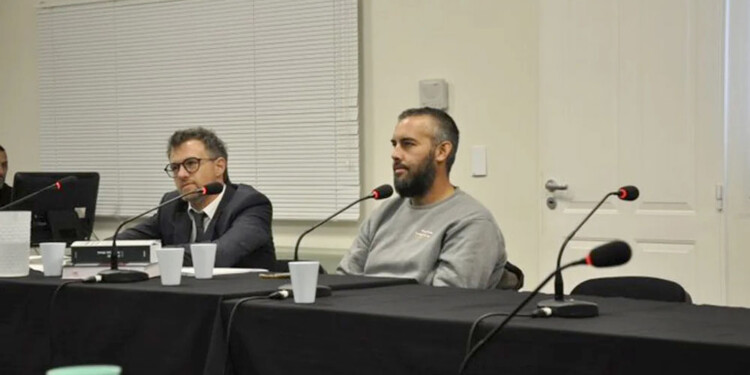 En la primera jornada de debate La Regina ofreció una propuesta reparatoria con la donación de 500 hectáreas al Estado para que “termine de ordenar el manejo del recurso pingüinos, entre ellas, la sesión de la llamada Punta Clara”.