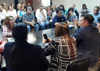 Autoridades y gremios docentes buscan cerrar acuerdos salariales para fin de año