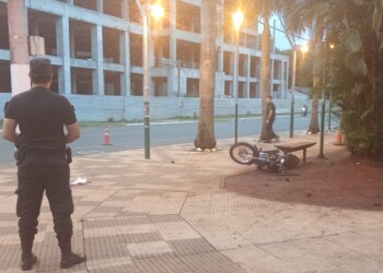Puerto Iguazú: despistó con la moto y murió