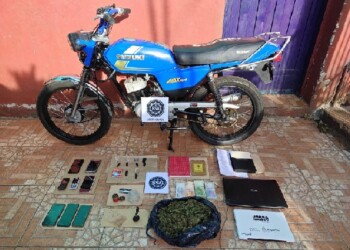 Posadas: detienen a cinco “narcos” con drogas, dinero, moto y hasta un revólver calibre 22