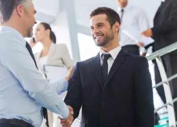 Cinco trucos para causar una buena impresión a desconocidos