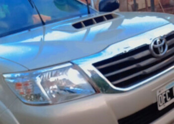 Buscan a ladrones que entraron a una vivienda, redujeron a una mujer y se robaron una camioneta