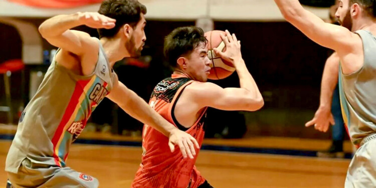 EL CONDUCTOR. Valentino Gallardo fue la gran figura del encuentro de ida.