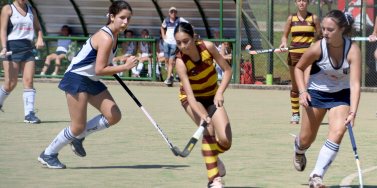 EN JUEGO. Tacurú ganó y hoy jugará por el quinto puesto en Posadas.