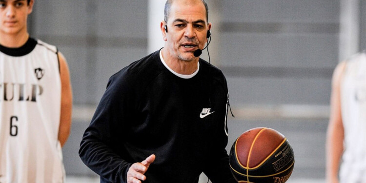 HOMBRE DE BÁSQUETBOL.. Sergio Hernández es un destacado del baloncesto.