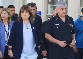 Aseguran que el jefe de la Policía Federal usó un avión de la fuerza para llevar a familiares a su casamiento en Corrientes