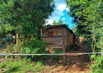 Conviven con la misma mujer, se enfrentaron a cuchillazos y palos, y uno está muy grave