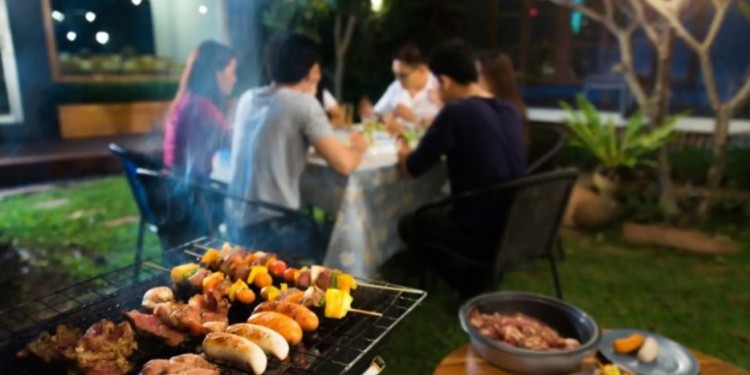 MESA ADENTRO O AFUERA. Algunas localidades misioneras pueden tener lluvias dispersas.