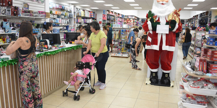 QUE LA PLATA SE QUEDE. Se apunta traccionar al comercio local.