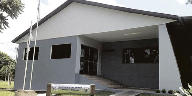 INTERVENCIÓN. El Comando Radioeléctrico de San Antonio dependiente de la comisaría llevó al hospital al herido.