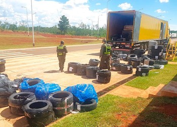 Interceptaron un camión repleto de cubiertas y vasos contrabandeados