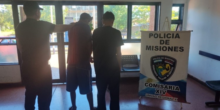 DETENIDOS. Los jóvenes cayeron luego de allanamientos en los barrios Santa Rosa y Fátima de Posadas y Garupá.