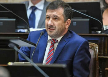 Senador argentino fue inspeccionado en Paraguay intentando cruzar con más de 200 mil dólares