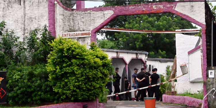LA ESCENA. La víctima llegó al motel a bordo de un automóvil Fiat Siena. Gracias a las filmaciones se supo que llegó solo al lugar y no acompañado.