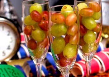 Desde comer uvas a la ropa interior nueva: rituales de Año Nuevo para atraer abundancia